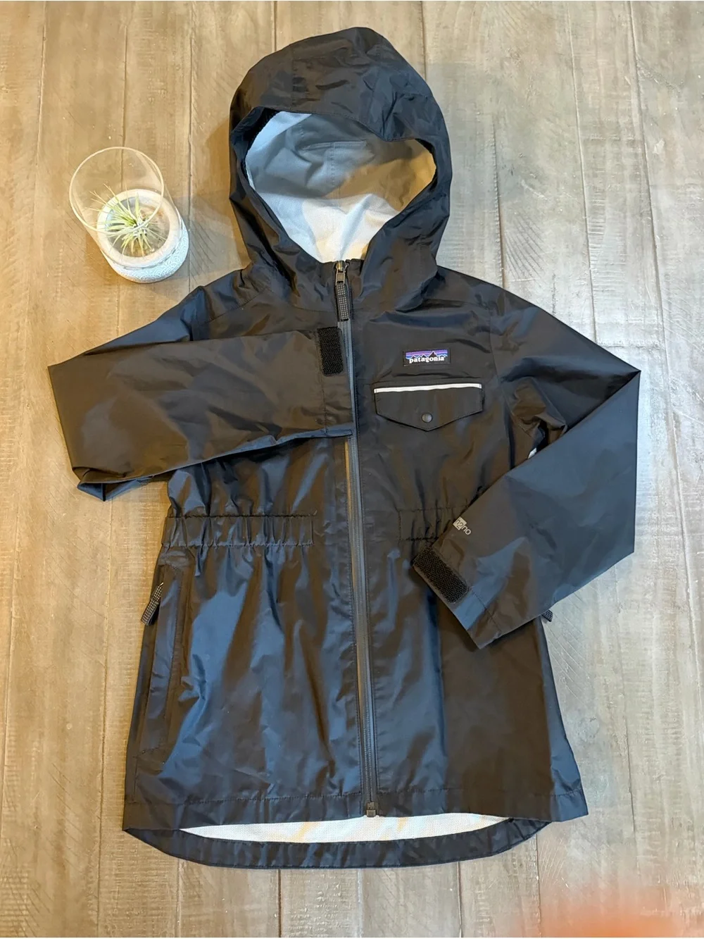 Patagonia Kids’ H2No Hooded Rain Jacket in Black, size XS (5–6) Unisex